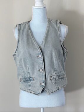 Taylor Crop Denim Vest by Mango